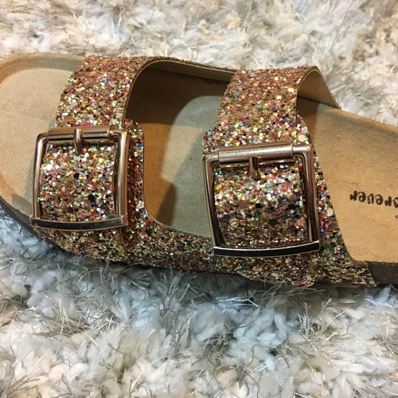 RESTOCKED 💕 Gold sparkle sandals - Picture 6 of 7